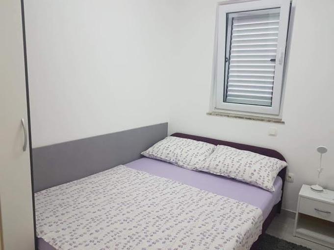 Sabljak Kornic Bagian luar foto